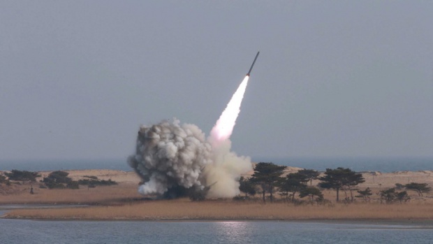 Северна Корея тества ракети с малък обсег