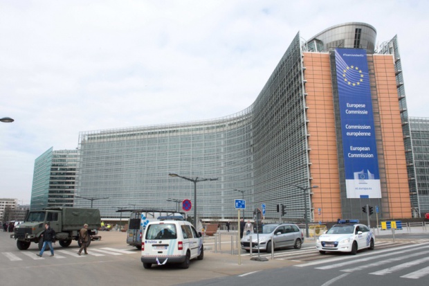 Евакуираха и сградата на ЕК в Брюксел