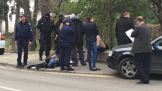 Зрелищен арест на оживено кръстовище в София