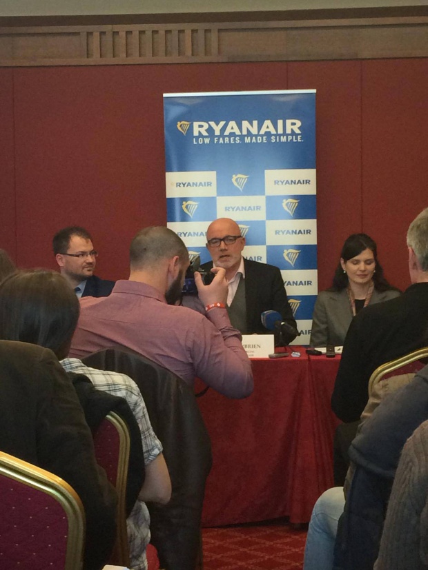 Дейвид О'Брайън: Ако концесията на летищата доведе до вдигане на таксите, Ryanair може да се премести и от България