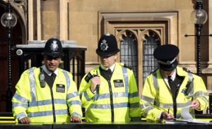 Лондон пуска още 1000 въоръжени полицаи по улиците