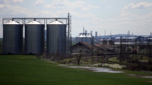 ''Лукойл Нефтохим'' разследва причините за замърсяването около Бургас