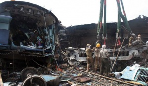 Взрив на влак в Пакистан отне живота на двама, рани други осем души