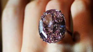 32-каратов розов диамант беше продаден за 15 млн. долара