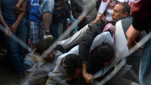 Мигрантите в Гърция масово подават молби за убежище