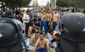 Мигранти в Гърция протестират с палатки срещу депортирането