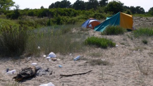 Парламентът отмени забраната за къмпингуване по плажовете на първа линия