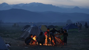 Гърция даде 2 седмици на бежанците да се преместят в лагери