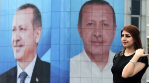 Турски мъже искат Ердоган да им помогне да си намерят невести