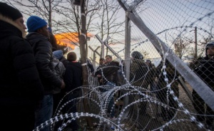 Продължават протестите на мигранти по гръцко-македонската граница, има сблъсъци с полицията