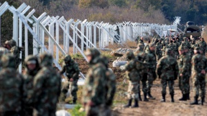 Македонската полиция използва сълзотворен газ срещу мигрантите на гръцката граница