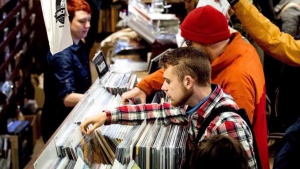 Отчитат значителен ръст в продажбите на музика за пръв път от 18 години