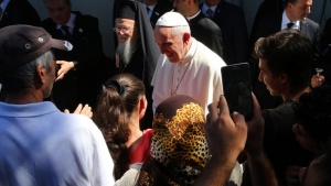 Папа Франциск посети мигранти на остров Лесбос