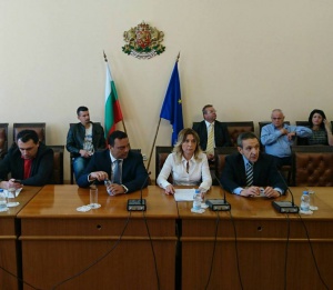 След среща на Московски с превозвачите:  Махат поне 10% от автобусите в страната, затварят сайтове за споделени пътувания