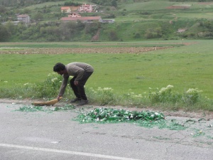 Товарен камион разля бира край Благоевград
