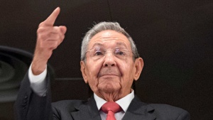 Раул Кастро остава лидер на кубинските комунисти