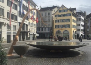 В Цюрих се появи фонтан с вино