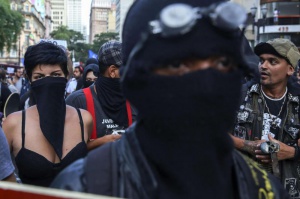 Стотици протестираха срещу импийчмънта на Дилма Русеф