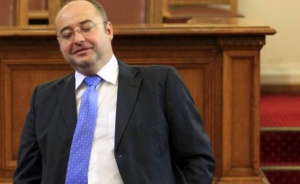 ДПС очаквано скочи срещу задължителното гласуване, ще сезира Конституционния съд