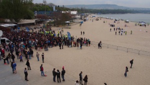 4000 души направиха във Варна най-дългата жива ДНК верига