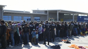 Австрия готова да издигне ограда при нова бежанска вълна