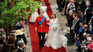 ''Александър Маккуин'' отива на съд заради сватбената рокля на Кейт Мидълтън