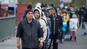 Около 340 мигранти са върнати от Гърция в Турция този месец