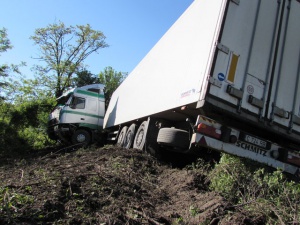 Пиян молдовец излетя с тир на пътя Русе-Бяла