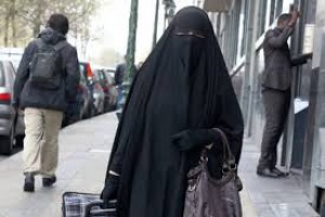 Главното мюфтийство се обяви против забраната за носене на бурки на обществени места