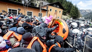 Австрия затяга законите за мигранти и вдига ограда по границата с Италия