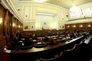Скандал и хаос в парламента при доуточняването на спорни текстове на Изборния кодекс