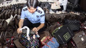 Търговията с фалшификати генерира 461 милиарда долара годишно