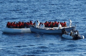 Италия ще взема отпечатъци от мигрантите още в морето