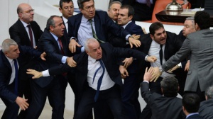 Депутатите в турския Меджлис се сбиха, най-малко петима са ранени