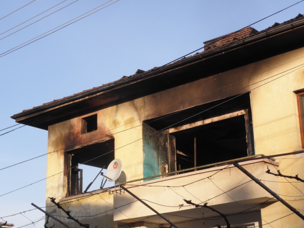 4-годишно момиченце изгоря в пожар в Кюстендил, братът и майка му са в Пирогов