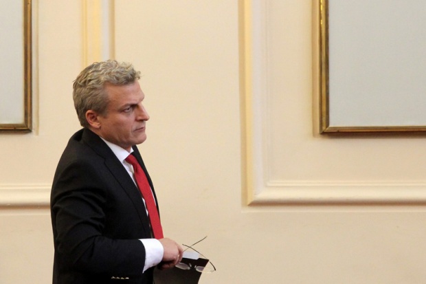 Новите правила спират бизнеса с онкоболните, категоричен е министър Москов