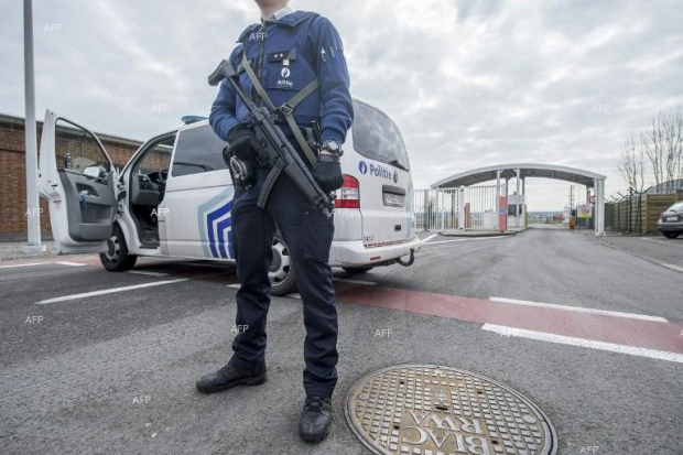 Мащабна полицейска операция в Брюксел, евакуират хора от община Етербек