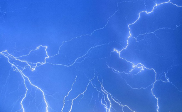 Жълт код за опасни явления - валежи и гръмотевични бури е обявен в страната