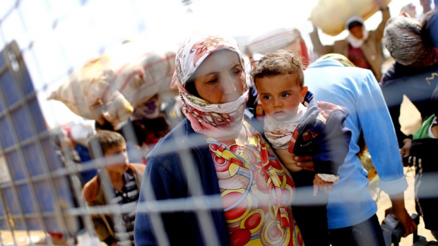 Едва 2 хил. от общо 2.7 млн. сирийски бежанци в Турция са подали молба за работа