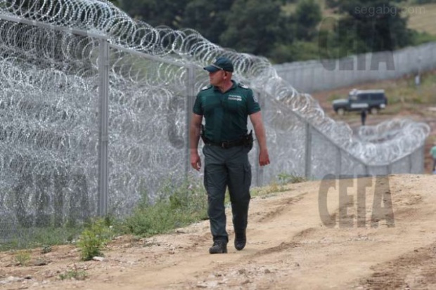Довършват оградата на границата без обществена поръчка