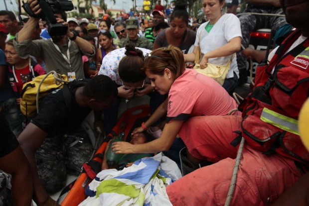 Броят на загиналите от мощното земетресение в Еквадор достигна 413 души