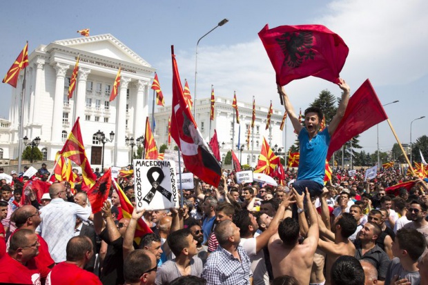 Помирителната среща за македонската криза се провали с гръм и трясък