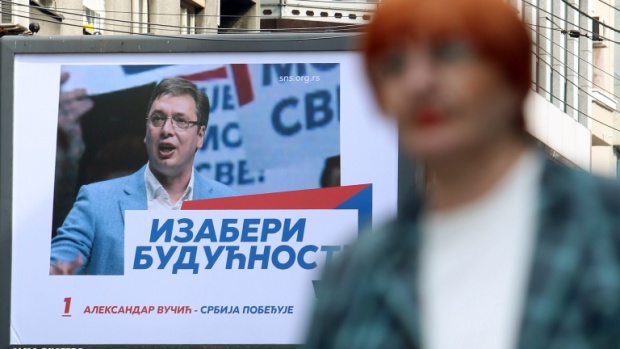 Предсрочните избори в Сърбия определят съдбата на страната