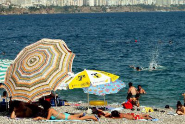 Рекордно ниски цени на почивките в Турция - спад от 1,5 пъти