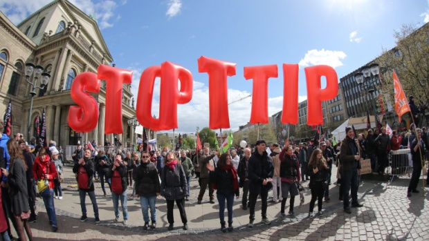 Франция: Намаляват шансовете за сключване на Трансатлантическото търговско споразумение