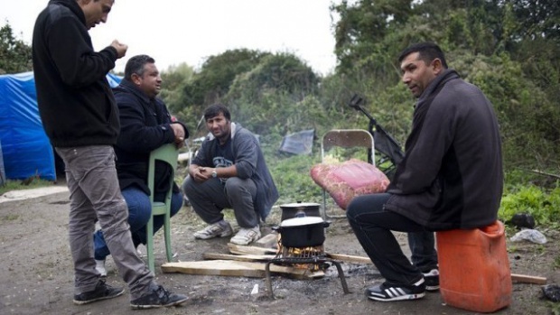 Във Франция евакуираха незаконен български ромски лагер
