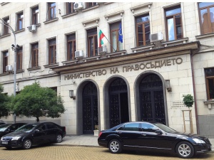 Българите в чужбина вече получават свидетелство за съдимост за час