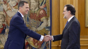 Прецедент: Кралят разпуска парламента в демократична Испания