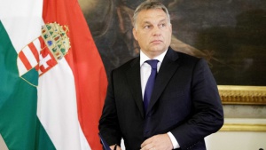 Унгарците казват на референдум одобряват ли квотите на ЕС за разпределяне на бежанци