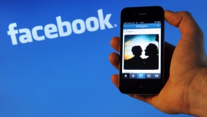 ''Фейсбук'' плати на малък хакер, разбил сигурността на приложението "Инстаграм''